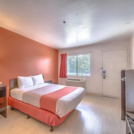 Motel 6 San Antonio, Tx Six Flags Fiesta Tx - La Cantera Area Exterior photo