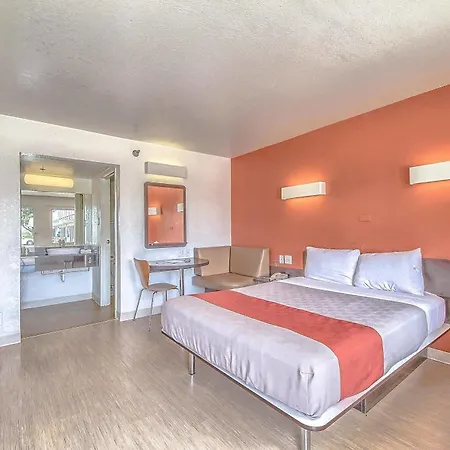 Motel 6 San Antonio, Tx Six Flags Fiesta Tx - La Cantera Area Exterior photo
