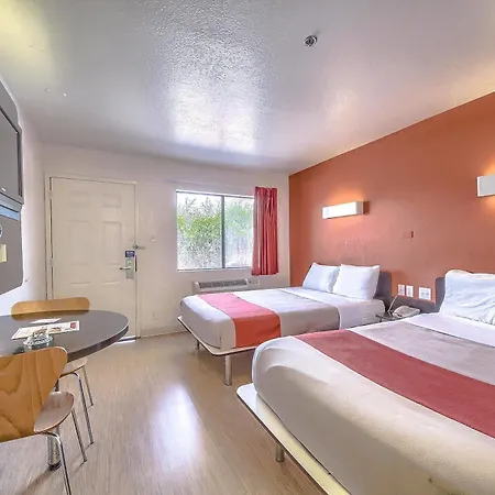 Motel 6 San Antonio, Tx Six Flags Fiesta Tx - La Cantera Area Exterior photo