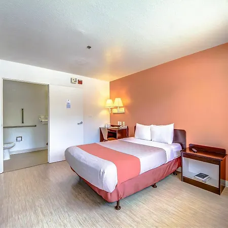 Motel 6 San Antonio, Tx Six Flags Fiesta Tx - La Cantera Area Exterior photo
