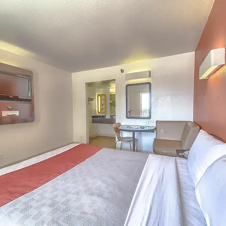 Motel 6 San Antonio, Tx Six Flags Fiesta Tx - La Cantera Area Exterior photo